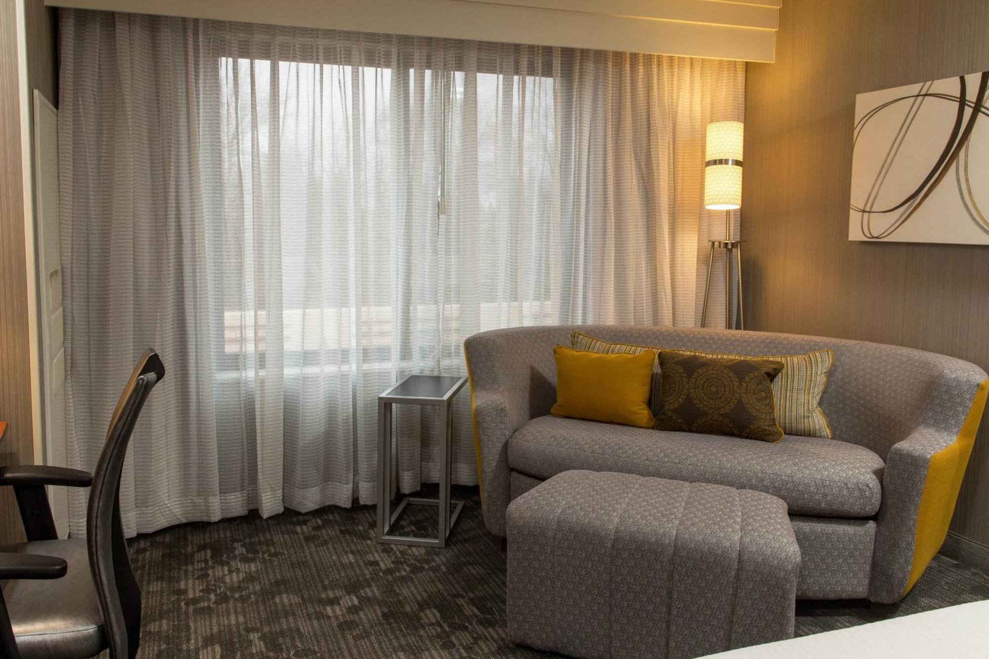 Courtyard By Marriott Lafayette Hotel Exterior foto