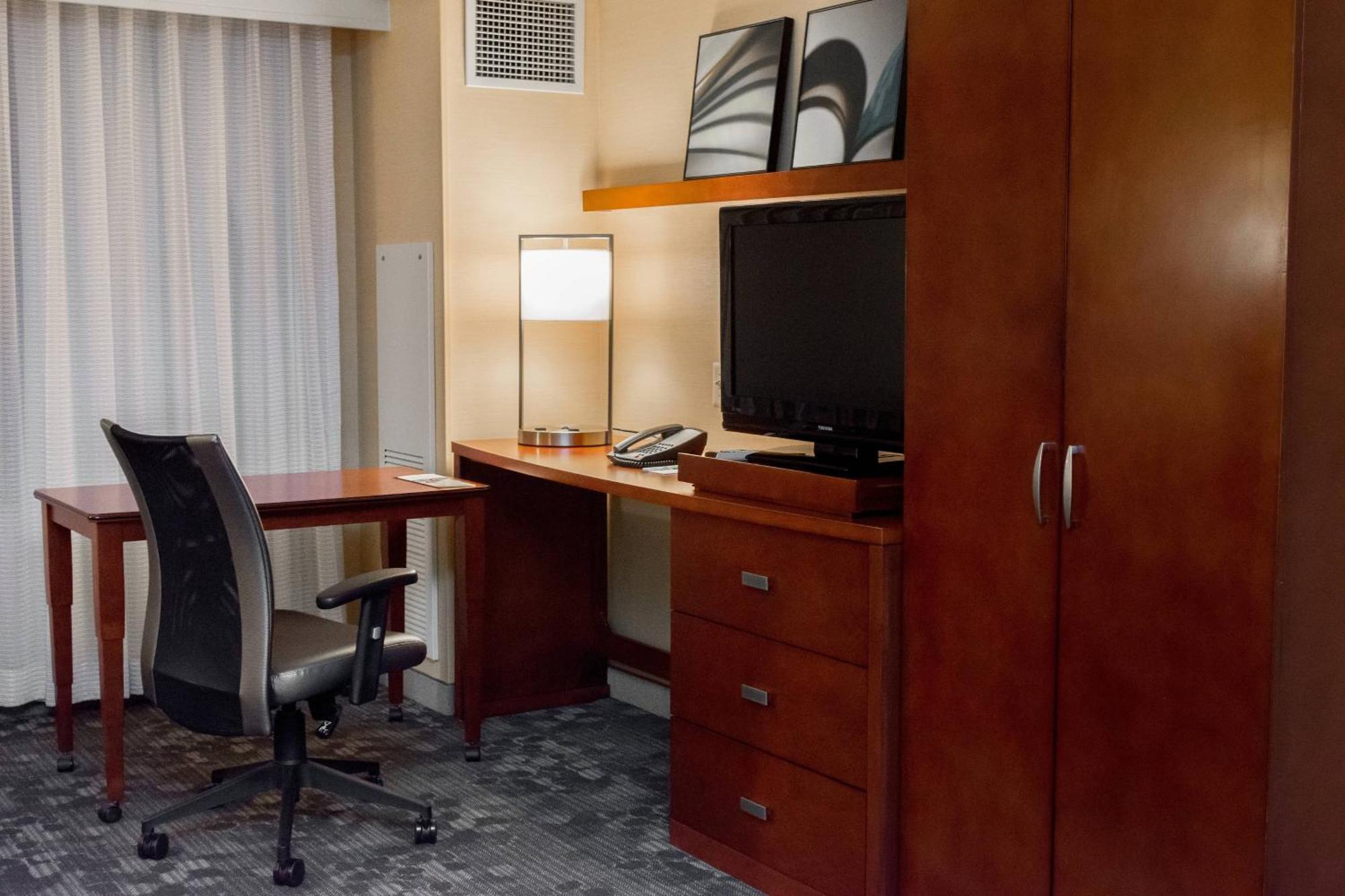 Courtyard By Marriott Lafayette Hotel Exterior foto